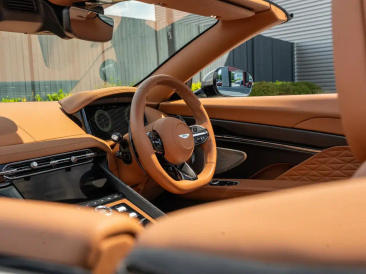 Aston Martin DB12 Volante 4.0 V8 B&W — photo 24