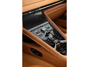 Aston Martin DB12 Volante 4.0 V8 B&W — photo 14