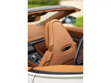 Aston Martin DB12 Volante 4.0 V8 B&W — photo 17