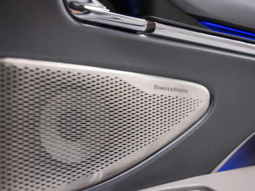 Aston Martin DB12 V8 Coupe — photo 16