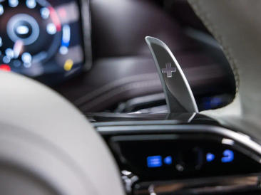 Aston Martin DB12 V8 Coupe — photo 18