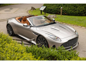 Aston Martin DB12 Volante 4.0 V8 B&W — photo 20