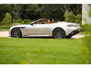 Aston Martin DB12 Volante 4.0 V8 B&W — photo 21