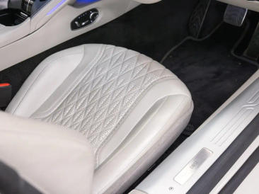 Aston Martin DB12 V8 Coupe — photo 21