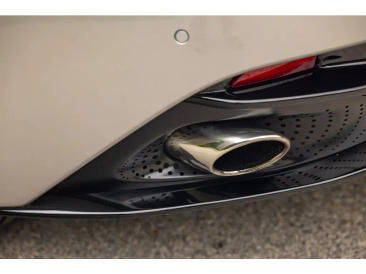 Aston Martin DB12 Volante 4.0 V8 B&W — photo 30