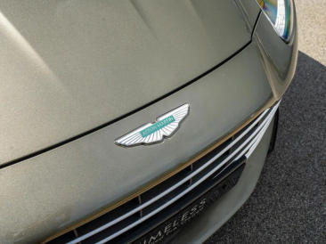 Aston Martin DB12 Volante 4.0 V8 B&W — photo 37