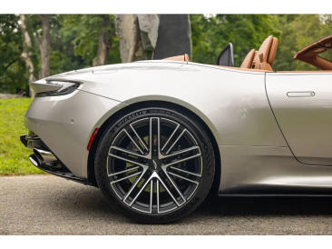 Aston Martin DB12 Volante 4.0 V8 B&W — photo 33