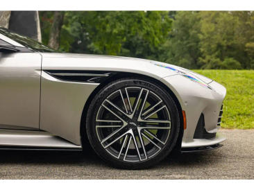 Aston Martin DB12 Volante 4.0 V8 B&W — photo 36