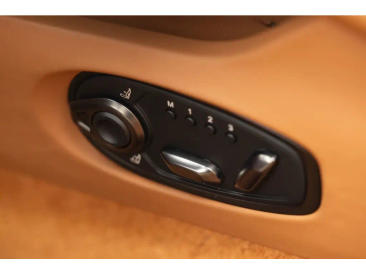 Aston Martin DB12 Volante 4.0 V8 B&W — photo 39