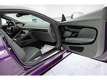 Aston Martin DB12 V8 Coupe — photo 9