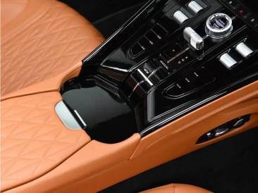 Aston Martin DB12 Volante 4.0 V8 B&W — photo 21