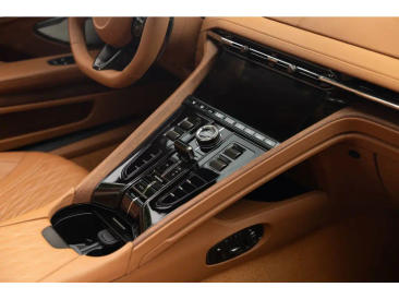 Aston Martin DB12 Volante 4.0 V8 B&W — photo 44