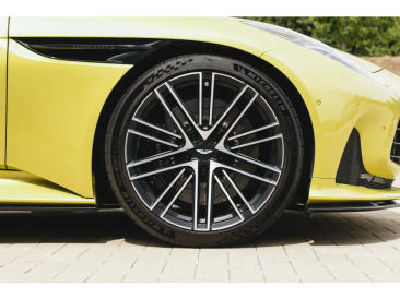 Aston Martin DB12 Volante 4.0 V8 B&W — photo 4