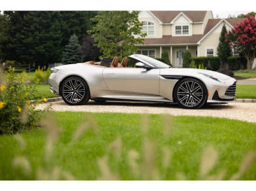 Aston Martin DB12 Volante 4.0 V8 B&W — photo 46