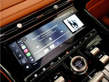 Aston Martin DB12 Volante 4.0 V8 B&W — photo 23