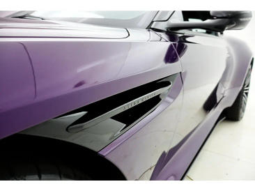 Aston Martin DB12 V8 Coupe — photo 12