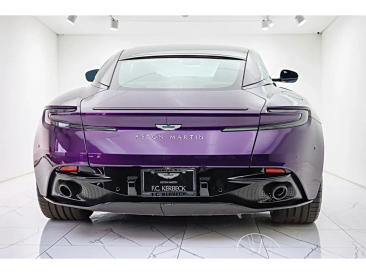 Aston Martin DB12 V8 Coupe — photo 14