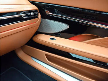 Aston Martin DB12 Volante 4.0 V8 B&W — photo 26