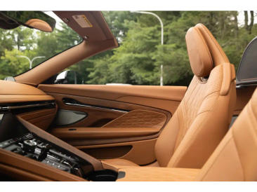 Aston Martin DB12 Volante 4.0 V8 B&W — photo 56