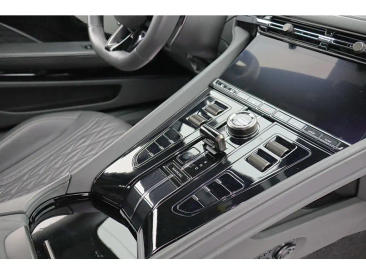 Aston Martin DB12 V8 Coupe — photo 36