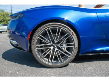 Aston Martin DB12 Volante 4.0 V8 B&W — photo 4