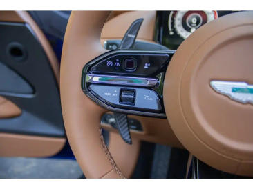 Aston Martin DB12 Volante 4.0 V8 B&W — photo 15