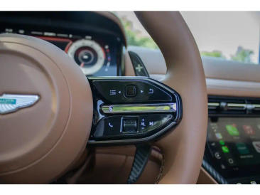 Aston Martin DB12 Volante 4.0 V8 B&W — photo 16