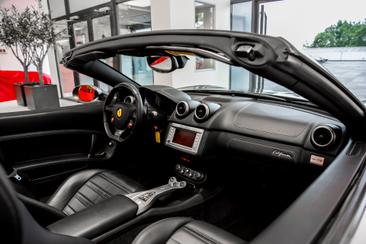 Ferrari California — photo 22