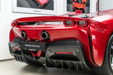 Ferrari SF90 Spider — photo 31