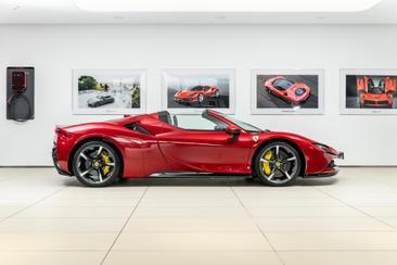 Ferrari SF90 Spider — photo 48
