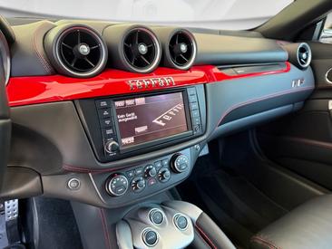 Ferrari FF — photo 11