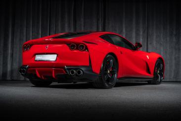 Ferrari 812 Superfast — photo 3