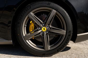 Ferrari F12 Berlinetta — photo 23