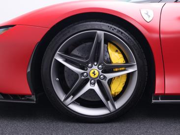 Ferrari SF90 Spider — photo 23