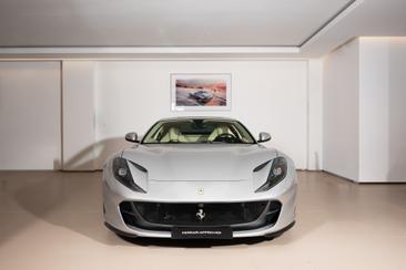 Ferrari 812 Superfast — photo 2
