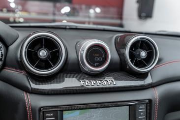 Ferrari California T — photo 17