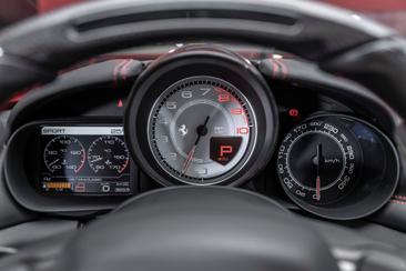 Ferrari California T — photo 23
