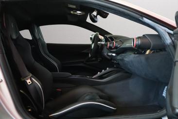 Ferrari 812 Superfast — photo 13