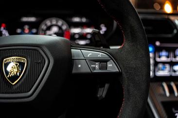 Lamborghini Urus Performante — photo 26