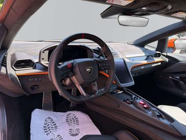Lamborghini Revuelto — photo 7