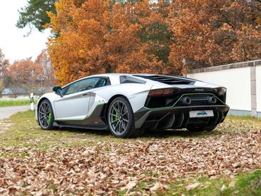 Lamborghini Aventador — photo 6