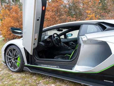 Lamborghini Aventador — photo 13