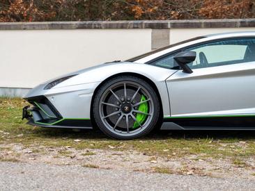 Lamborghini Aventador — photo 15