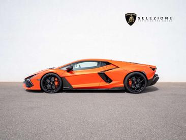 Lamborghini Revuelto — photo 7