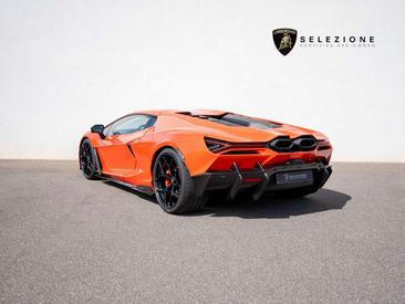 Lamborghini Revuelto — photo 8