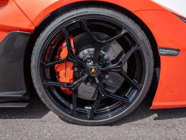 Lamborghini Revuelto — photo 12