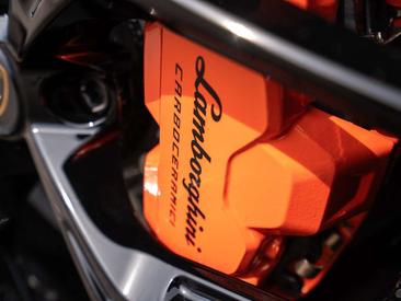 Lamborghini Revuelto — photo 13