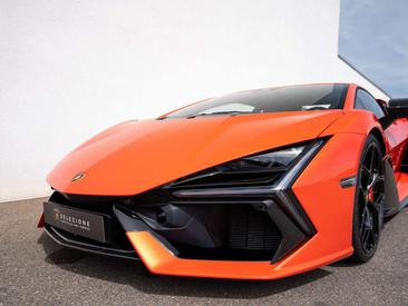 Lamborghini Revuelto — photo 15