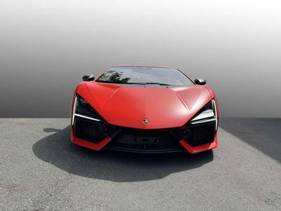 Lamborghini Revuelto