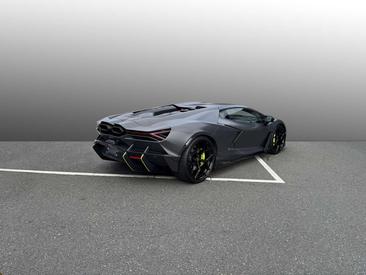 Lamborghini Revuelto — photo 3